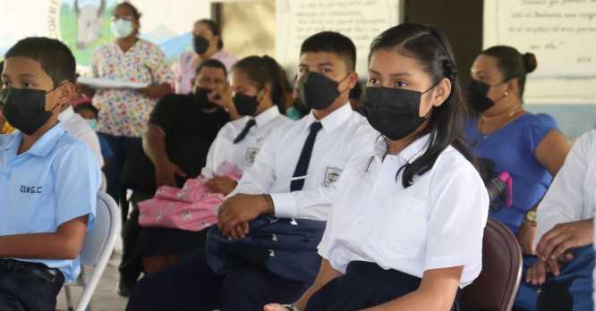 Estudiantes de comunidades cercanas a la mina ya pueden aplicar para recibir becas para el periodo 2023