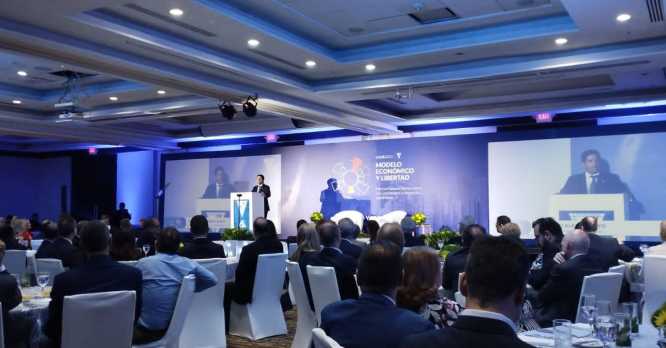 Cobre Panamá apoya el debate de ideas en CADE 2023