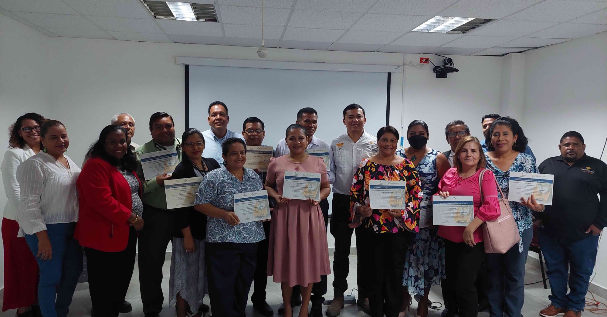 Culmina programa de formación continua de docentes de Coclé y talleres en comunidades