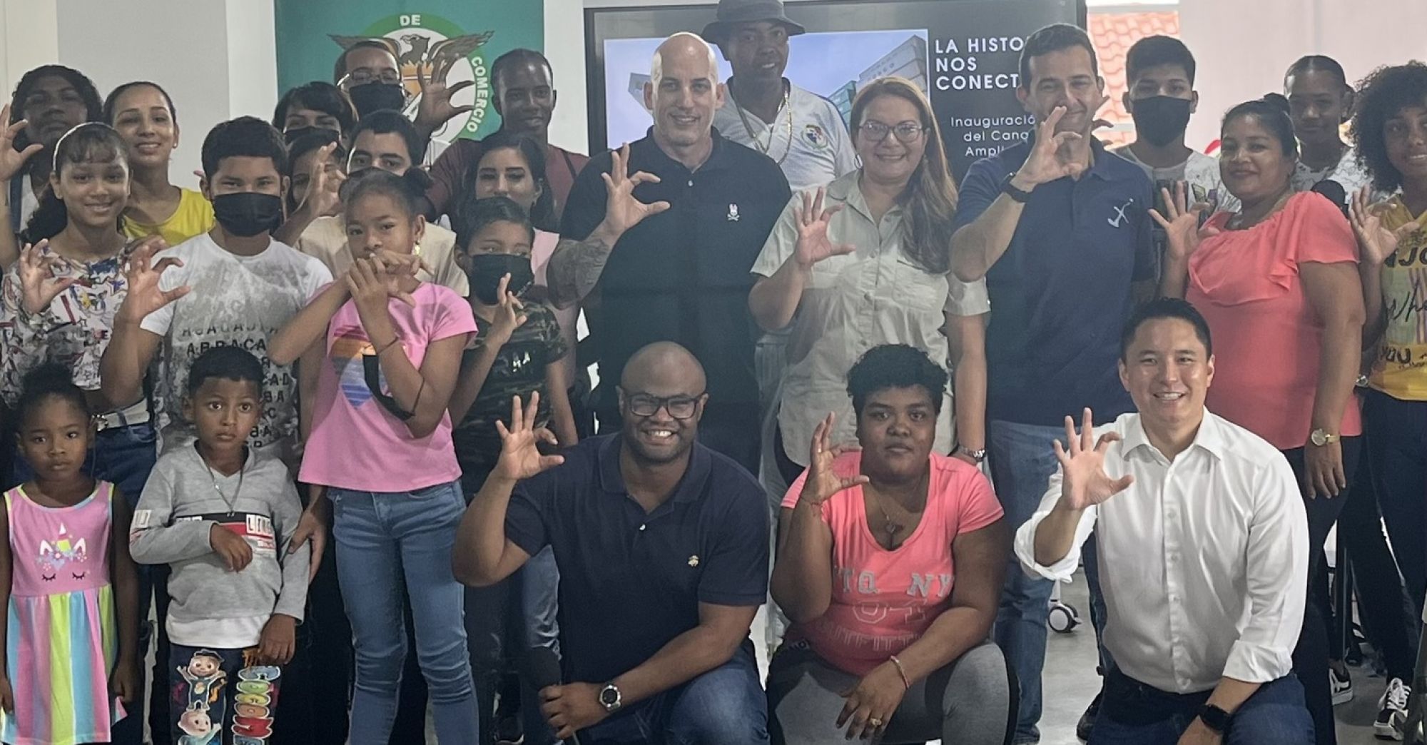 Jóvenes Colonenses aprenden sobre arte